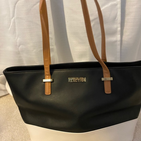 Black and white purse - Picture 2 of 4